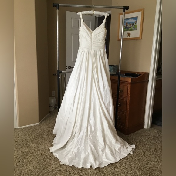 Custom Bridal Wedding Gown with Train | Ivory | Size fits like a 6 (no tag) - Picture 3 of 12